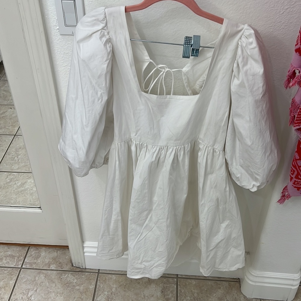 NEW Lovers + Friends White Puff Sleeve Open Back Dress - Picture 4 of 11